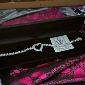 Ladies bracelet 7”L, designer vintage Victoria Wieck, czs and heart ctr czs